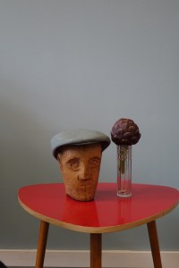 Schiebermütze auf Holzkopf